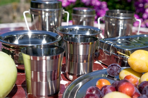 Crockery made of stainless steel