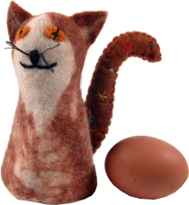 Felt egg cosy - cat