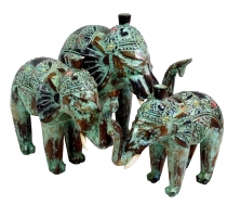 Carved elephant in 3 sizes - green