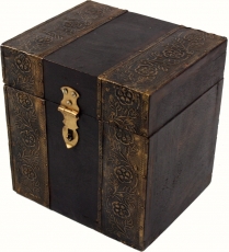 Rustic small treasure chest, wooden box, jewelry box - model 12
